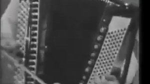 Играет Ришар Гальяно.