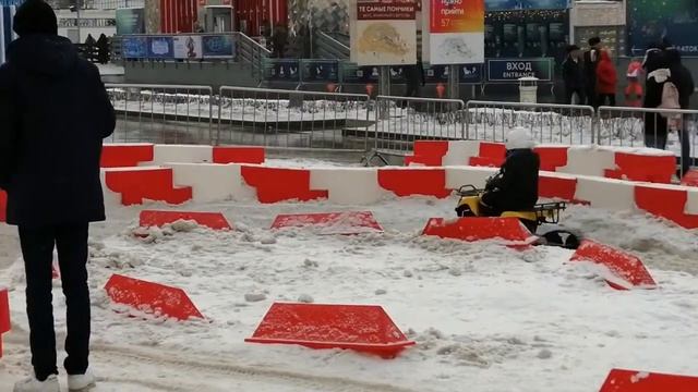 ВДНХ, катание на снегоходах для детей, Каток на ВДНХ, 6 января 2021 г. смотреть онлайн
