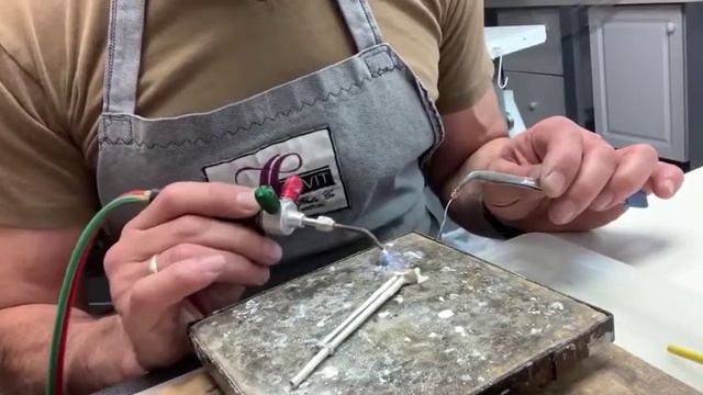 Флейта Levit (Levit Flute Company Boston) спайка осей и рычага Си-бемоль смотреть онлайн