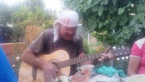 Душевно спел под гитару. Автор Влас-лаботряс