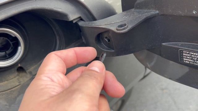 How to replace a gas cap on a Porsche Macan to resolve Diagnostic trouble code (DTC) P0442
