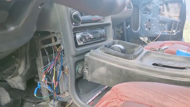 Замена штатных динамиков в ВАЗ 2114 на DL Audio Barracuda 200 смотреть онлайн