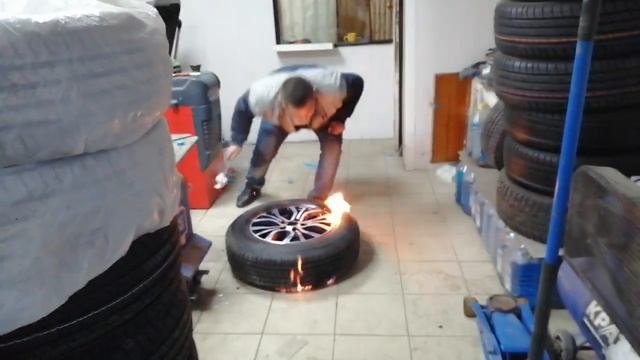 Одеваем резину на диски смотреть онлайн