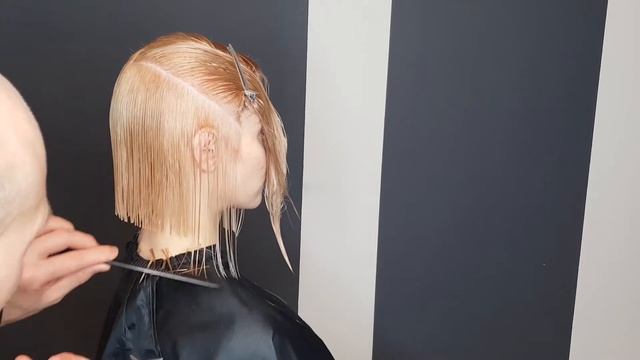 Стильная Боб | Каре | Квадратная треугольная геометрия от #PafosAcademy смотреть онлайн