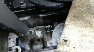 Mercedes Vito сломался болт крепления форсунки удаляем