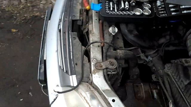 Замена воздушного фильтра , отличие по цвету КИА СПЕКТРА смотреть онлайн