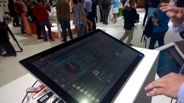 IFA 2015: DJing on the Lenovo Horizon 2 смотреть онлайн