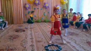 Мамины помощницы поливают клумбочки - Танец для девочек в детском саду.