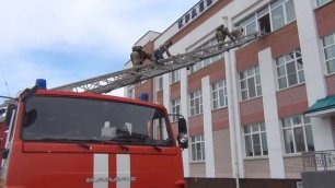 Пожарно-тактические учения провели огнеборцы в Краевом центре образования в Хабаровске