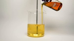 Из чего делают моторное масло?