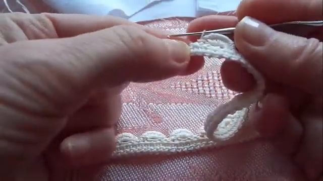 Ирландское кружево. Тесьма для горловины. Широкая гусеничка.
