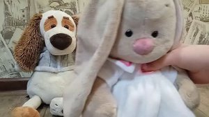 обзор Бартоломей в толстовке дракончик и Лили с белым букетом и Басик в спортивном костюме и Зайкам