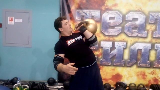 МАКСИМ ДВОРЕЦКИЙ ШВУНГУЕТ ГИРЮ 70 КГ В СК "САЛЮТ ГЕРАКЛИОН"! ONE-HAND 70 KG KETTLEBELL PUSH PRESS. смотреть онлайн