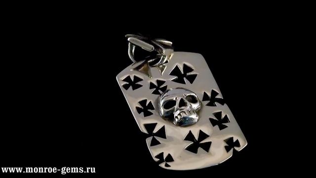 Серебряная подвеска с черепом