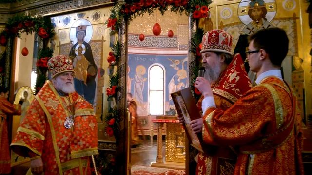 Духовник Свято - Елизаветинского монастыря благодарит митрополита Павла за совершенную литургию .