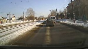 Хулиган разбил  стекло на ГАЗели.