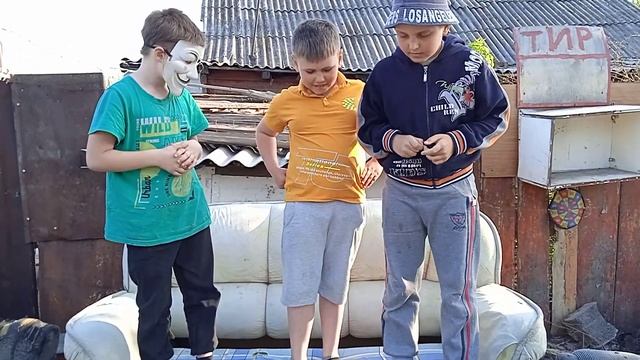 снимаем резинки Челлендж на поджопник смотреть онлайн