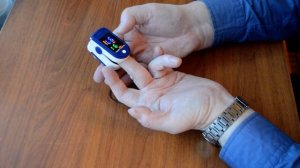 Пульсоксиметр и оксиметр Fingertip