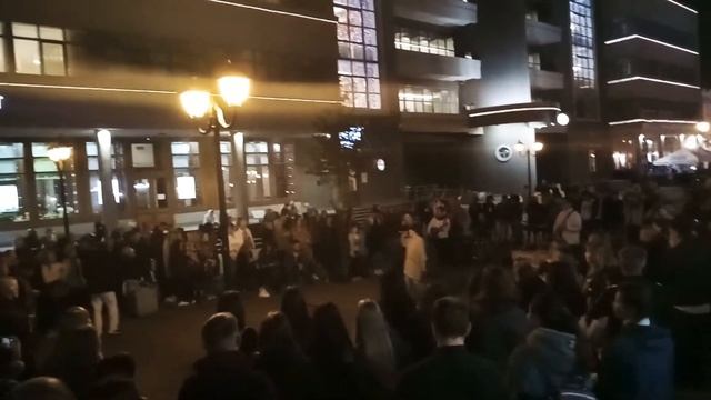 Казань. Улица Баумана. Вокально инструментальная группа " Семья " смотреть онлайн