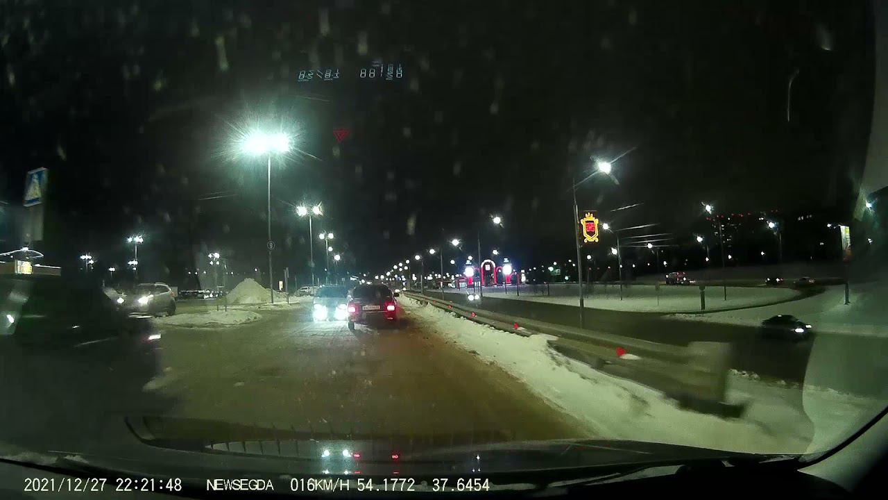 ДТП на парковке гипермаркета "Глобус" в Туле, 27.12.2021 года