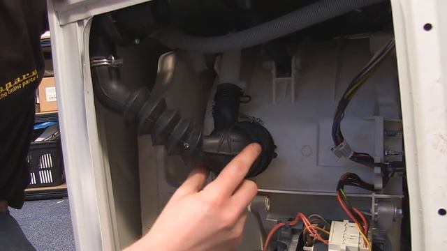 Indesit Washing Machine Pump Replacement and F11 Error смотреть онлайн