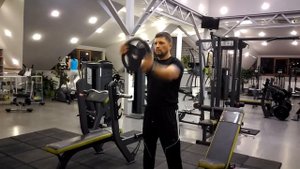 Качаем переднюю дельту.