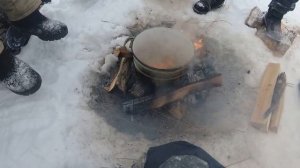 Приготовление ухи из речной рыбы на костре! быстро и просто
