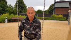 Родительский фитнес на детской площадке. Workout on the playground.