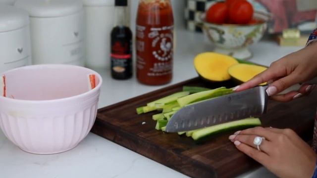 What I Eat In A Day - Easy Meal Ideas! Poke Bowl, Pollo Guisado MissLizHeart смотреть онлайн