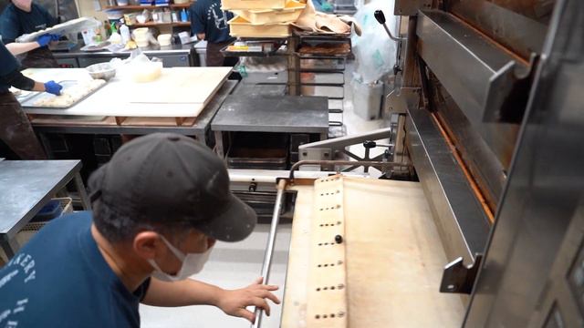 どれも美味しくて選びきれない人続出！世界一美しいクレセントロールで有名な人気パン屋「ベーカリーハイジ 」に密着取材！ Japanese Bakery смотреть онлайн