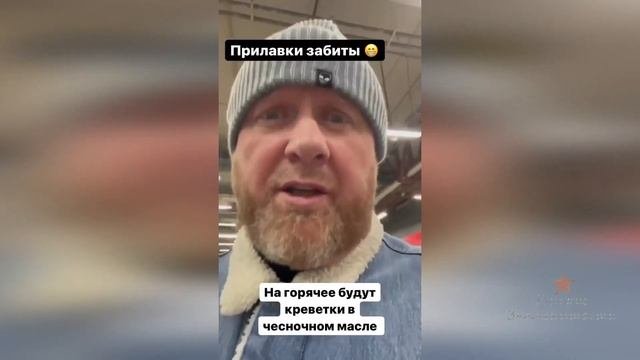 Константин Ивлев закупается на рынке для Нового Года