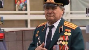 Не уходи герой поёт Сергей Вахрушев.