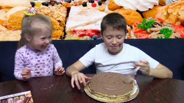 ДЕТИ ДЕЛАЮТ ТОРТ. НАСТЯ И МИША - ЮНЫЕ КОНДИТЕРЫ смотреть онлайн
