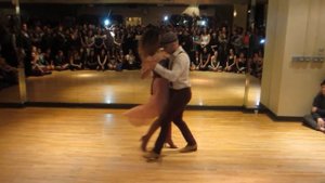 Танцуют Атака  и  Алемана.Песня  " Платье", исп. Иосиф Кобзон.