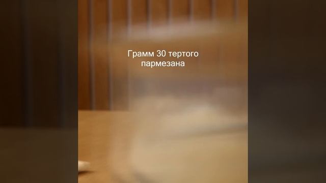 Не то чтобы ЦЕЗАРЬ, просто какой-то салат с креветками смотреть онлайн