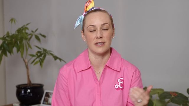Therapist Reacts: Is Barbie the problem in the Barbie Movie? смотреть онлайн