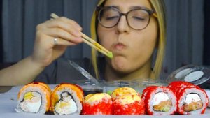 MUKBANG | МОЯ ВНЕШНОСТЬ | SUSHI/ROLLS | не ASMR #суши #роллы #мукбанг #mukbang #asmr