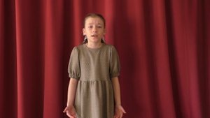 Исупова Софья -   стих. " Живое пламя" Т.С. Овчинникова