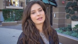 День благодарения, Экзотическое животное Кинкажу, Салонный автозагар