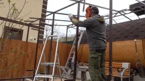 Строительство дровника на даче своими руками. Часть 47.