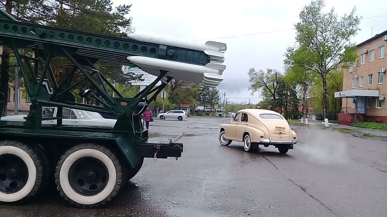 ЗИЛ-151 - БМ-13НН, ГАЗ-51А, ГАЗ-24 и ГАЗ-М20В смотреть онлайн