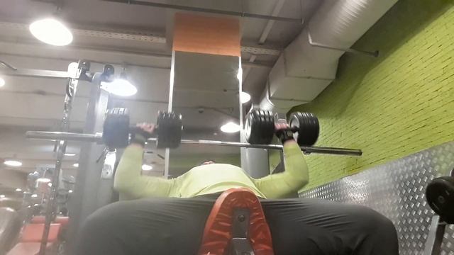 жим гантелей наклон 12х30кг д2 смотреть онлайн