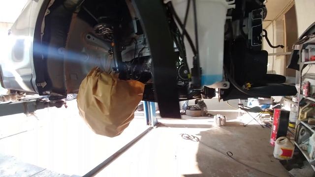 Обработка днища авто жидкой шумоизоляцией Аэролюкс Rubber paint