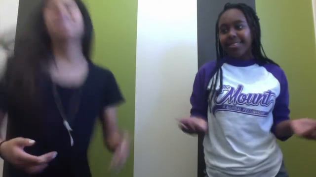 Party in the USA Music Video смотреть онлайн