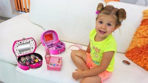 Диана Ждёт Гостей и делает макияж / Diana Waiting For a Friend, dresses up and does makeup