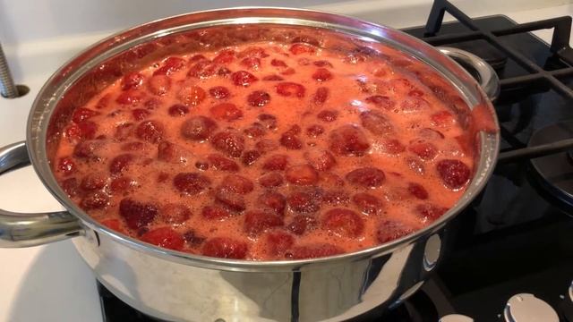 КЛУБНИЧНОЕ ВАРЕНЬЕ. смотреть онлайн