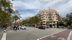 Gaudi’s Buildings Walking Tour - Casa Milà, Casa Batlló, Sagrada Família - Barcelona, Spain