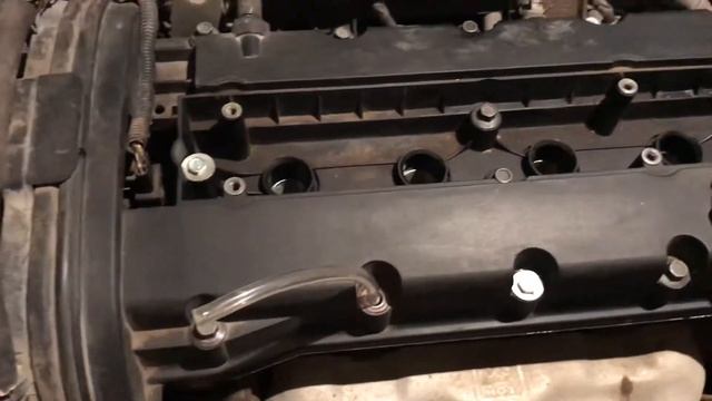 Как снять сломанную часть болта с клапанной крышки не снимая крышку смотреть онлайн