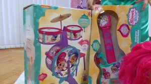 Мистер Макс и Мисс Кети играют с яйцами Серожа