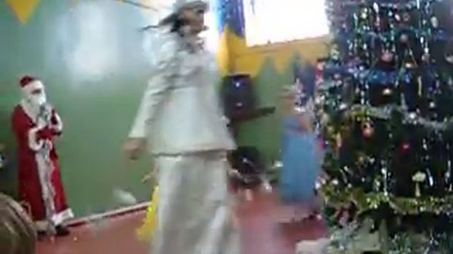 Новый год декабрь 2010 часть 3 - Танец Снежинок смотреть онлайн